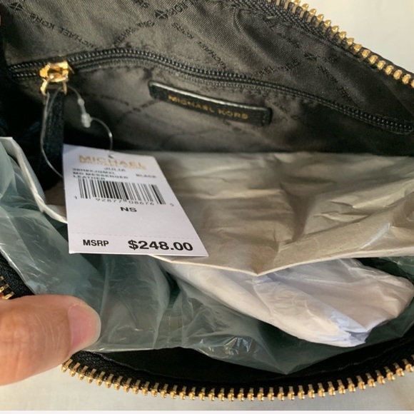 SOLD authentic MK genuine leather crossbody black - Picture 6 of 7